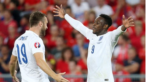 Welbeck tỏa sáng, Arsenal vui mừng