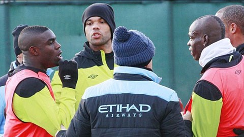 Sau scandal gây gổ, Richards khẳng định anh và Balotelli vẫn rất khăng khít Sau scandal gây gổ, Richards khẳng định anh và Balotelli vẫn rất khăng khít