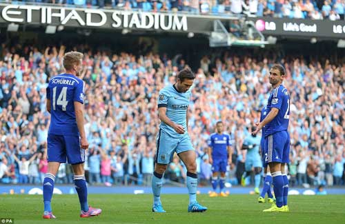 Giúp Man City có điểm, Lampard không ăn mừng - 1