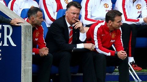 Van Gaal trả giá cho cách tiêu tiền trong mùa Hè