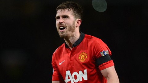 Van Gaal tính lôi Carrick về đá trung vệ