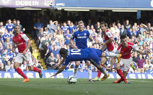 Hàng thủ Arsenal: Chuyên gia phá hoại - 1