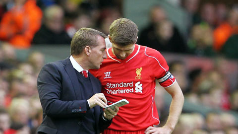 HLV Rodgers giục Liverpool giữ chân Gerrard