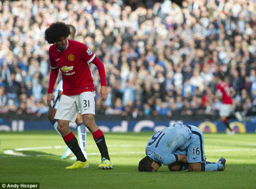 Tin HOT sáng 3/11: “Fellaini phải nhận thẻ đỏ” - 1