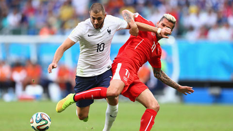 CĐV Pháp khắt khe với Benzema!