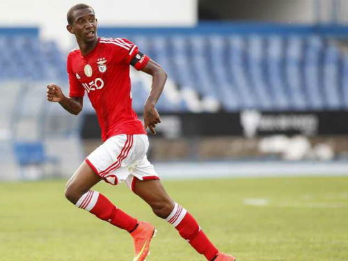 Tin HOT trưa 16/11: MU quyết “săn” thần đồng của Benfica - 1