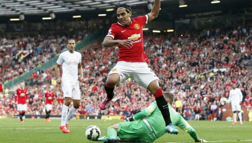 MU: Van Gaal tin Falcao, Van Persie sắp bật bãi - 2