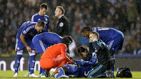 Cech: “Chiếc mũ của tôi đã cứu mạng Zouma”