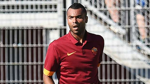 Crystal Palace tính đưa Ashley Cole hồi hương