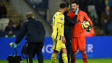 Hugo Lloris may mắn chỉ chảy máu mồm sau va chạm nguy hiểm