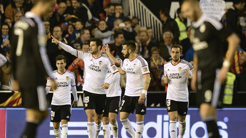 Valencia 2-1 Real: Los Blancos đã biết mùi thất bại