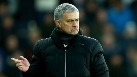 HLV Mourinho thừa nhận Chelsea khó 