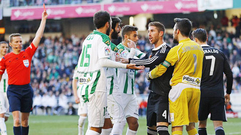 Sergio Ramos bất ngờ sa sút: Chiêu bài đòi tăng lương! Sergio Ramos bất ngờ sa sút: Chiêu bài đòi tăng lương!
