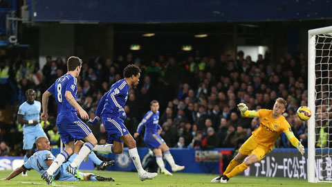 Chelsea: Lê bước qua cơn dông