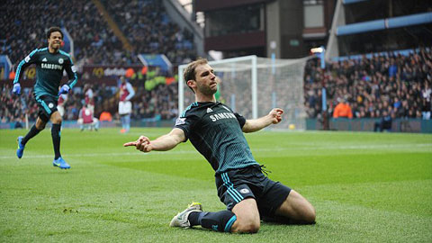 Aston Villa 1-2 Chelsea: Chiến thắng bằng vàng