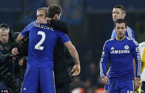 Mourinho “khen” trọng tài, lo cho Ivanovic - 1