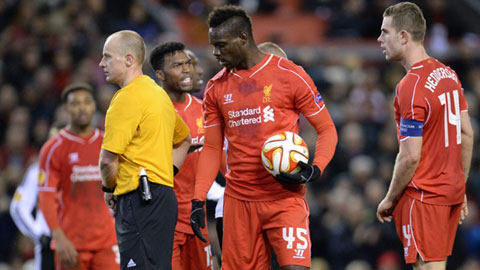 Gerrard chỉ trích Balotelli vì... tranh đá penalty với đồng đội