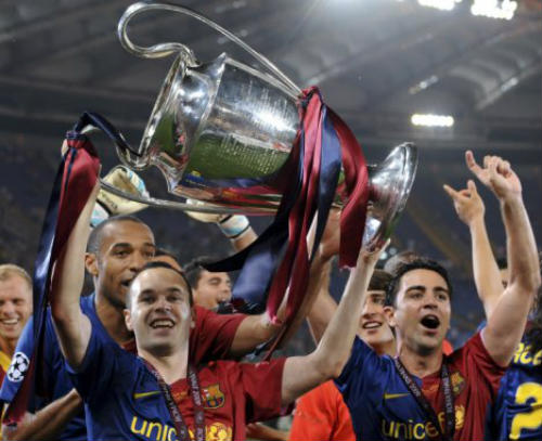 Iniesta & Scholes: Mẫu tiền vệ lý tưởng đang dần vắng bóng - 1