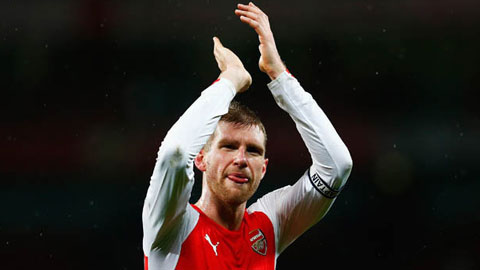 Arsenal sẽ để Mertesacker ra đi?