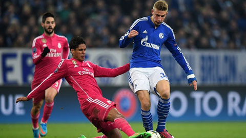 Chelsea hỏi mua trung vệ Varane