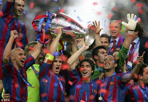 Dream Team của Deco: HLV Atletico đá cặp cùng Messi, CR7 - 1