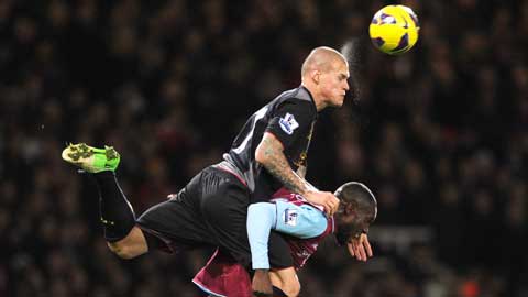 Skrtel xứng đáng là trung vệ số 1 Premier League 2014/15