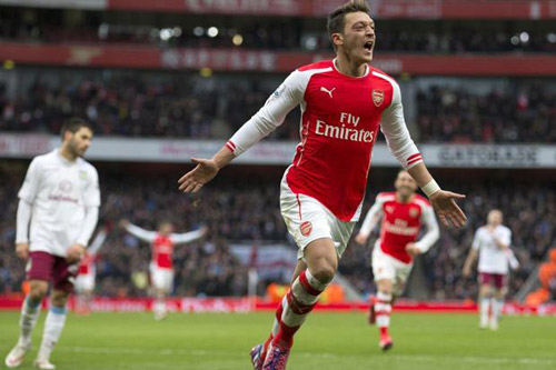 Vụ Ozil tới hộp đêm: “Giáo sư” Wenger phải ngậm bồ hòn - 1