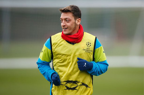 Vụ Ozil tới hộp đêm: “Giáo sư” Wenger phải ngậm bồ hòn - 2