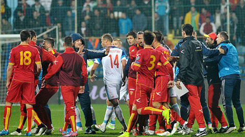 Nga được xử thắng 3-0 sau sự cố CĐV ở Montenegro Nga được xử thắng 3-0 sau sự cố CĐV ở Montenegro