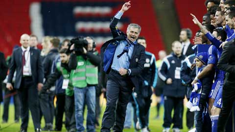 Đi tìm HLV xuất sắc nhất mùa giải: Mourinho giành pole, Van Gaal giành sự tôn trọng