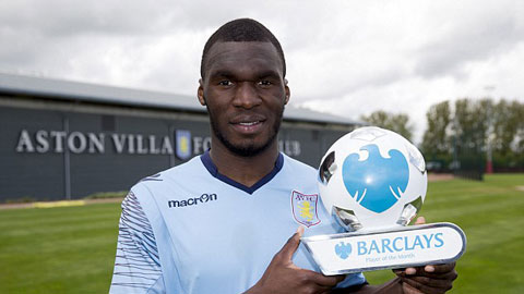 Benteke giành giải cầu thủ hay nhất Premier League tháng Tư