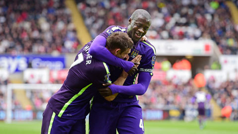 Hạ Swansea 4-2, Man City chắc suất vào thẳng vòng bảng Champions League