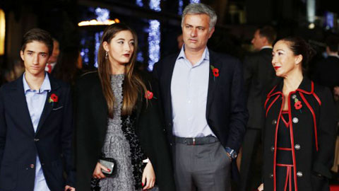 Mourinho vụng về  nên “lép vế” khi ở nhà