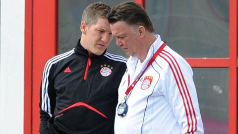 Van Gaal tính phá luật để đưa Schweinsteiger về Old Trafford