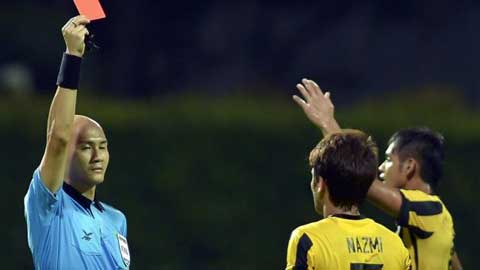 Nazmi Faiz của U23 Malaysia bị cấm 6 trận Nazmi Faiz của U23 Malaysia bị cấm 6 trận