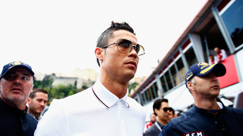 Ronaldo làm clip cầu khẩn được yên thân Ronaldo làm clip cầu khẩn được yên thân