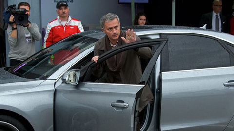 Mourinho bị treo bằng lái 6 tháng