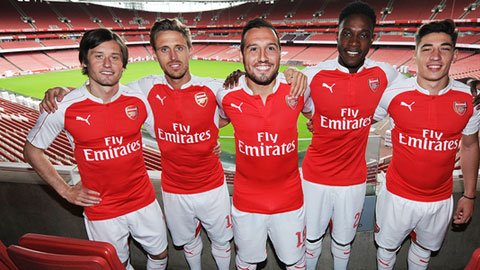 Arsenal trình làng mẫu áo đấu mùa tới Arsenal trình làng mẫu áo đấu mùa tới