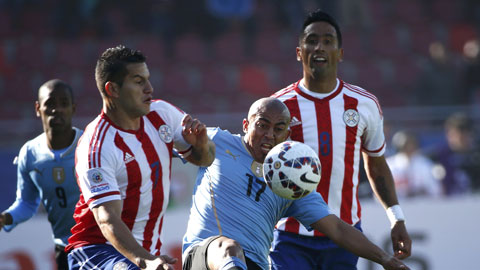 Uruguay 1-1 Paraguay: Dắt tay nhau đi tiếp