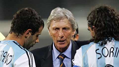 Argentina và món nợ với Pekerman