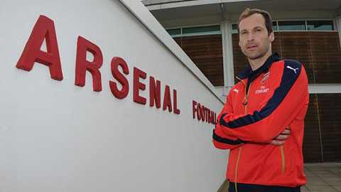 Fan Chelsea dọa giết Petr Cech vì đầu quân cho Arsenal