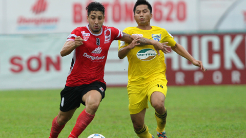 ĐT.LA 2-1 FLC Thanh Hóa: 'Ngựa ô' khuỵu gối