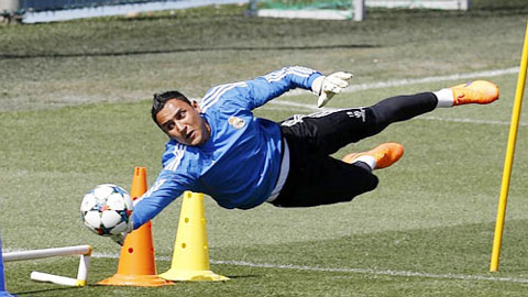 Trao Keylor Navas áo số 1, Real từ bỏ De Gea