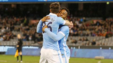 Sterling tỏa sáng trong trận ra mắt Man City: Như cá gặp nước