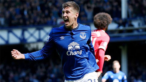 Otamendi ở lại Valencia, M.U nhắm John Stones thay thế?