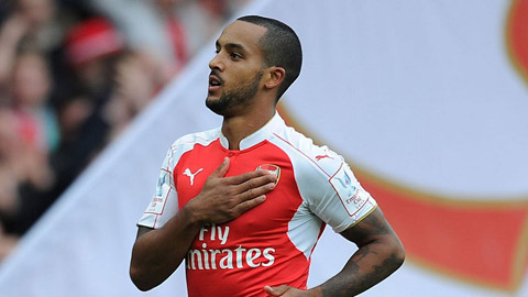 HLV Wenger ấn tượng với Walcott tại Emirates Cup