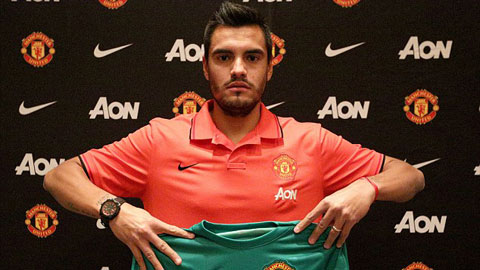 M.U trình làng bản hợp đồng mới Sergio Romero