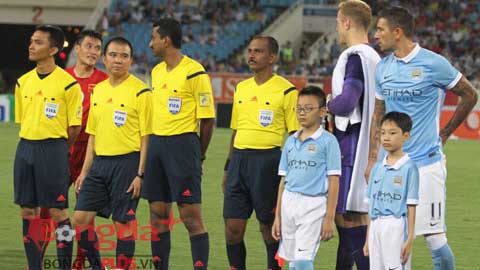 Thủ môn Joe Hart và Công Vinh đã trao đổi với nhau những gì?