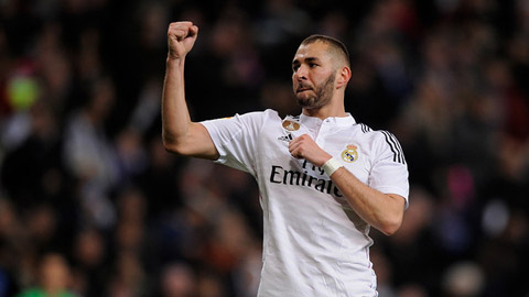 Benzema sẽ là 'vật tế thần' của Real Hè này?