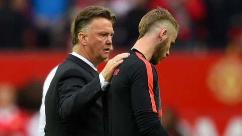 HLV Van Gaal yêu cầu M.U bán De Gea